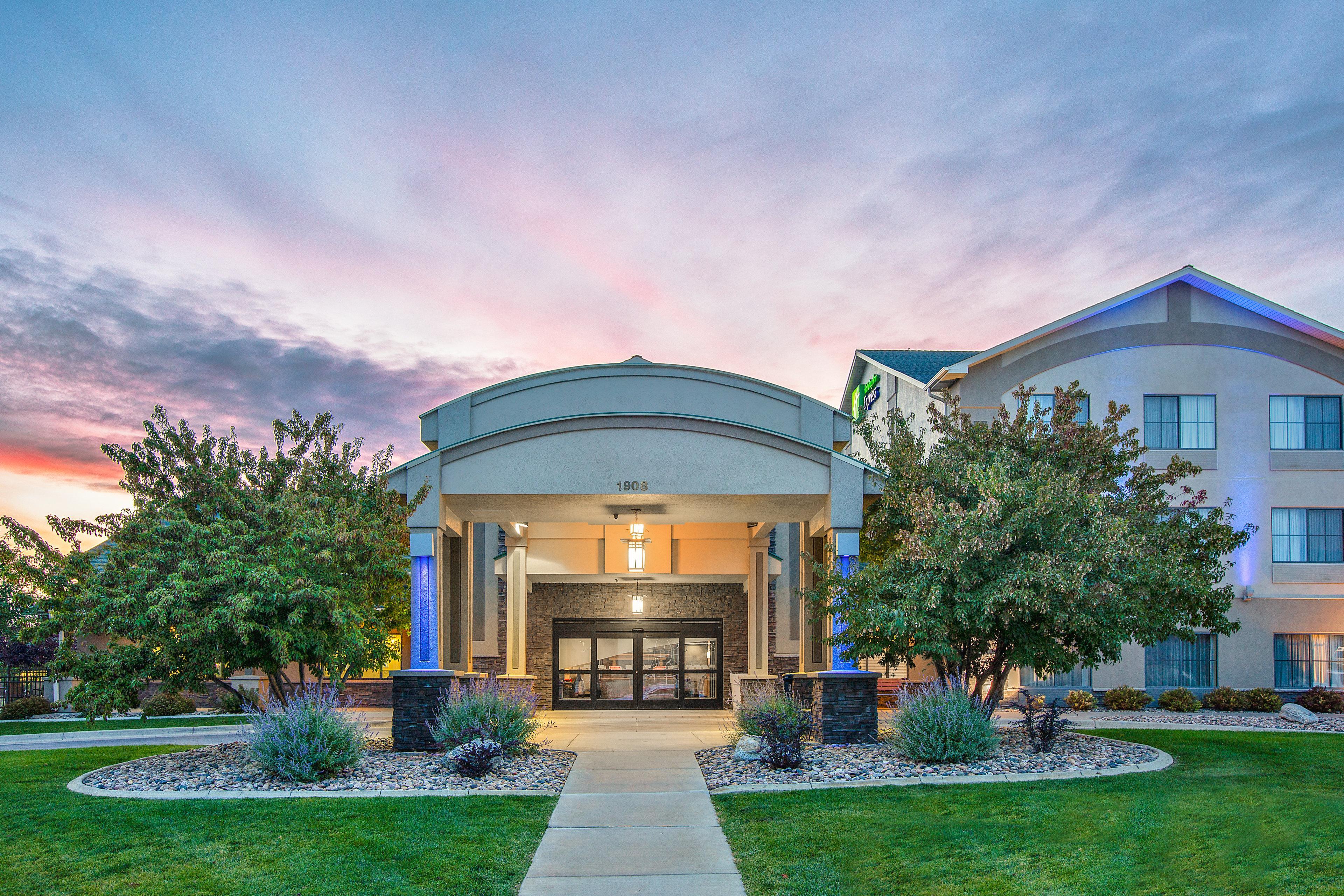Holiday Inn Express Hotel & Suites Gillette By Ihg Exterior photo